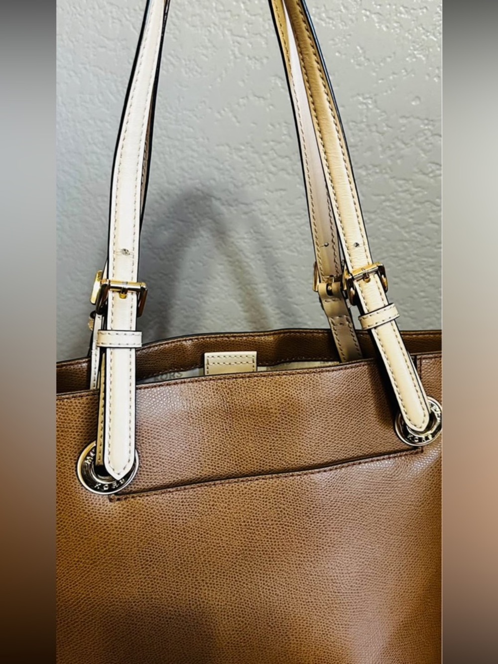Michael Kors Saffiano
Leather Purse Jet Set Tote
Bag - Picture 6 of 10